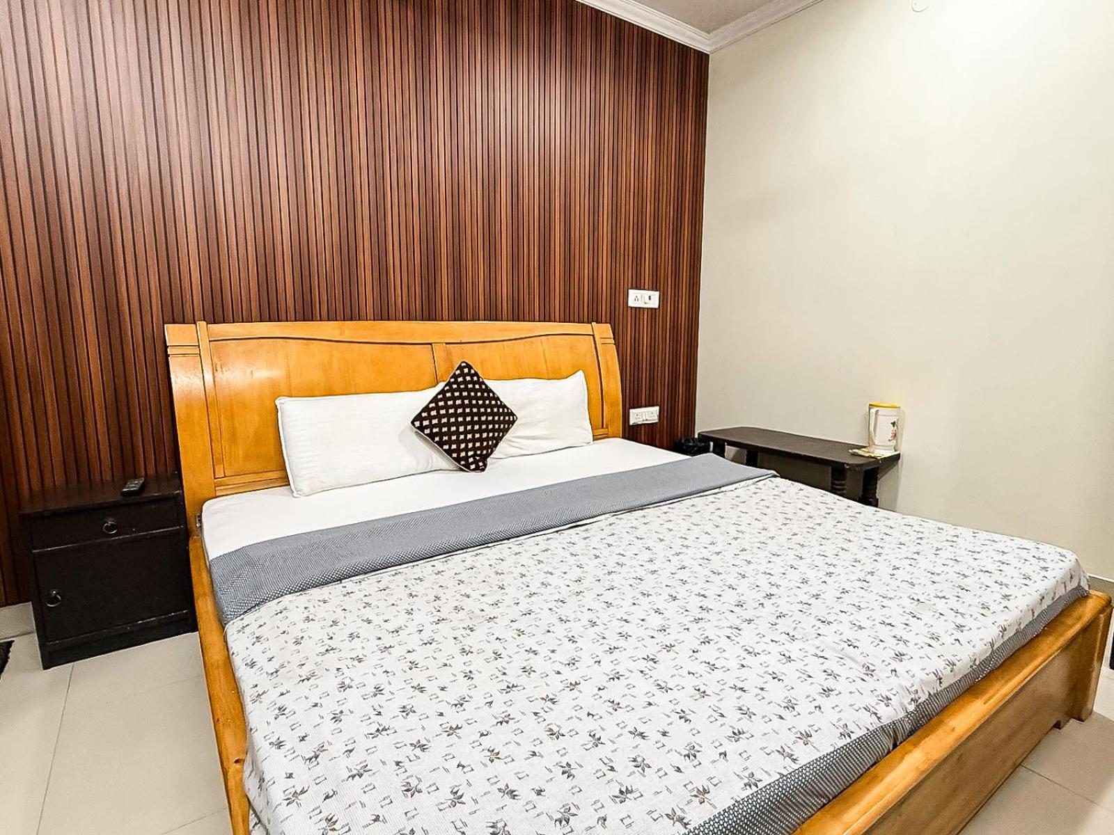J Joy - Karol Bagh Hotel Delhi (National Capital Territory of India)